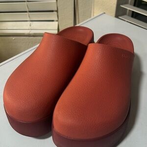 Crocs Dylan Platform Clog Strawberry Wine